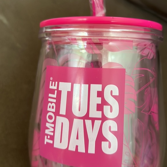 New T Mobile Tuesdays Tropical tumbler cup with lid and straw - Picture 13 of 14